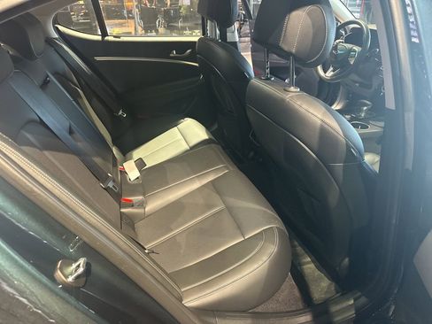 Used 2023 Genesis G70 2.0T image 6