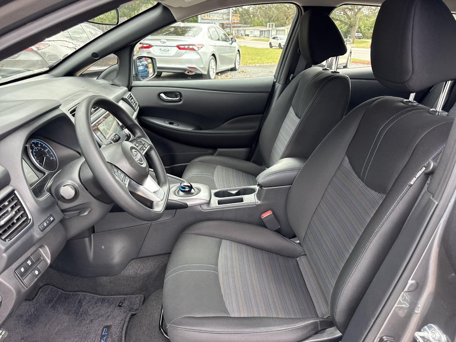 Used 2025 Nissan Leaf S FWD image 7