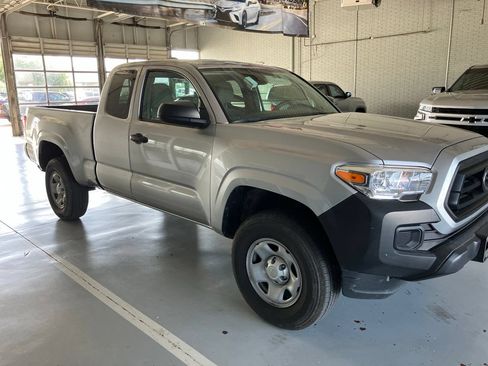 Used 2022 Toyota Tacoma SR RWD image 3