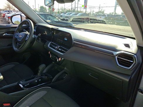 Used 2025 Chevrolet TrailBlazer LT image 11