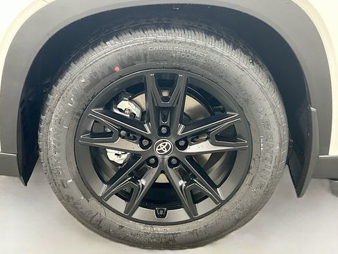 New 2026 Toyota Grand Highlander FWD image 8