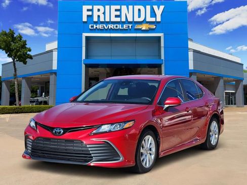 Used 2023 Toyota Camry LE image 3