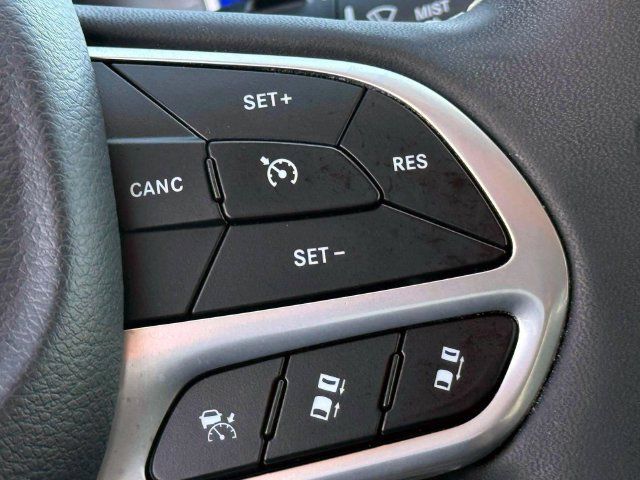 Certified 2024 Chrysler Pacifica Limited FWD image 26