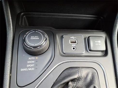 Certified 2022 Jeep Cherokee Latitude Lux image 25