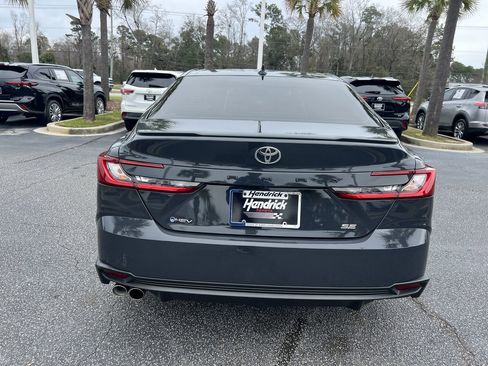 Used 2025 Toyota Camry SE w/ Convenience Package image 9