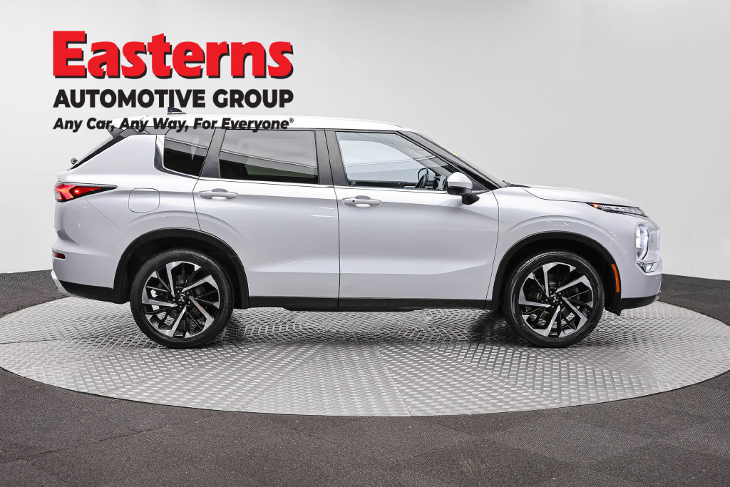 Used 2024 Mitsubishi Outlander SE AWD/4WD image 6