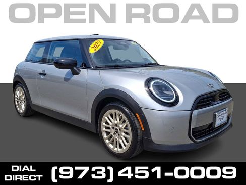 Used 2025 MINI Cooper 2-Door Hardtop FWD image 1