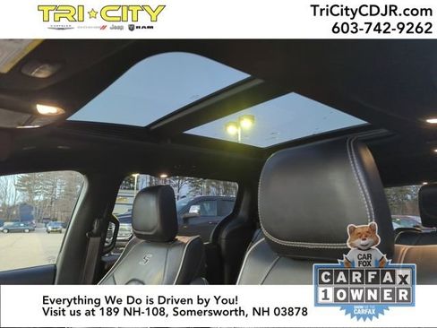 Used 2025 Chrysler Pacifica Limited image 31