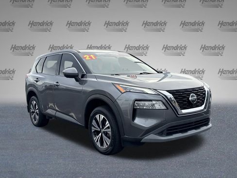 Used 2021 Nissan Rogue SV image 2