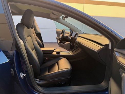 Used 2023 Tesla Model 3 Standard Range image 12