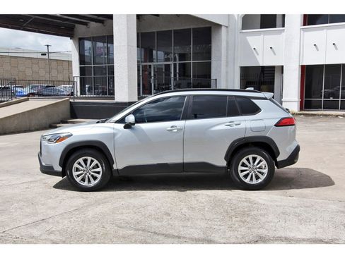 Used 2022 Toyota Corolla Cross LE w/ Moonroof Package FWD image 6