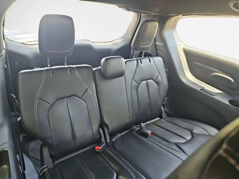 Used 2023 Chrysler Pacifica Touring-L w/ S Appearance Package AWD/4WD image 29