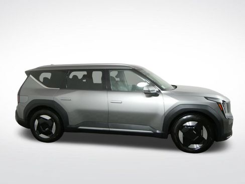 Used 2024 Kia EV9 Wind AWD/4WD image 2