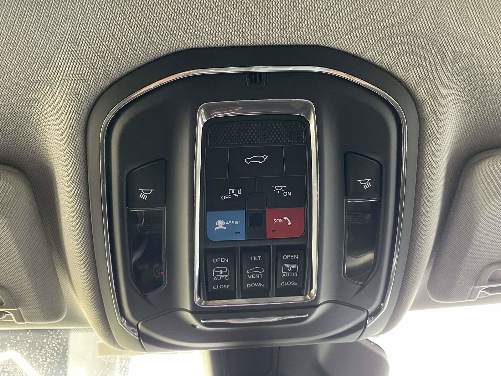 Used 2023 Jeep Grand Cherokee Limited AWD/4WD image 34
