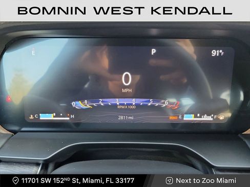 Used 2025 Jeep Grand Cherokee Limited w/ Black Appearance Package image 12