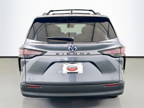 New 2025 Toyota Sienna XLE image 5
