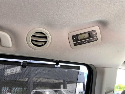 Used 2014 Toyota Sienna LE FWD image 30