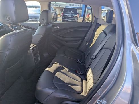 Used 2019 Buick Envision Essence image 9