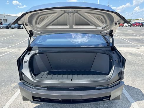 Used 2026 Tesla Cybertruck AWD Crew Cab image 18