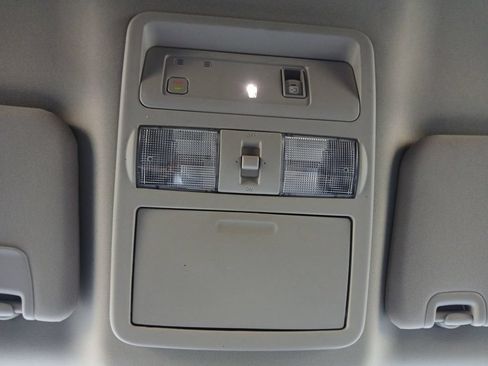 Used 2021 Nissan Titan SV w/ SV Convenience Package RWD image 7
