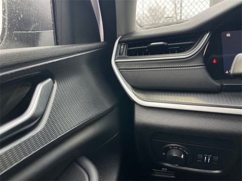 Used 2023 Jeep Grand Cherokee L Laredo image 20