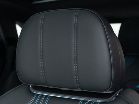 Certified 2025 Bentley Bentayga image 17