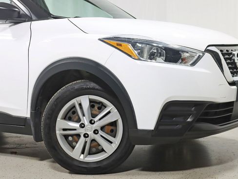 Used 2020 Nissan Kicks S FWD image 5