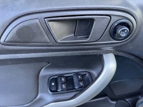 Used 2012 Ford Fiesta SE FWD image 25