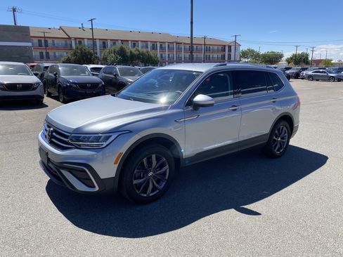 Used 2023 Volkswagen Tiguan SE FWD image 43