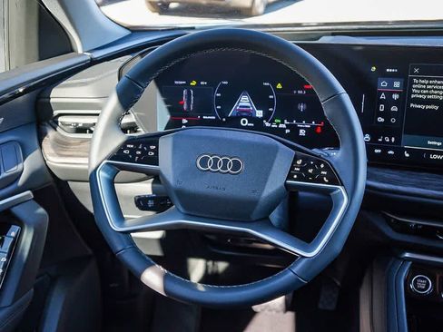 Used 2025 Audi Q5 Premium Plus w/ Premium Plus AWD/4WD image 15