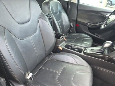 Used 2016 Ford Focus Titanium w/ Titanium Technology Package image 12