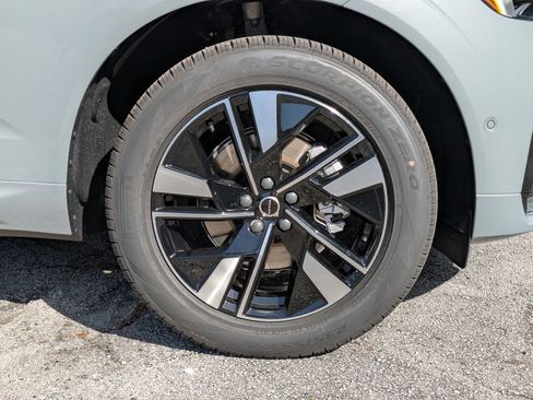 New 2026 Volvo XC60 B5 Plus w/ Protection Package Premier image 19