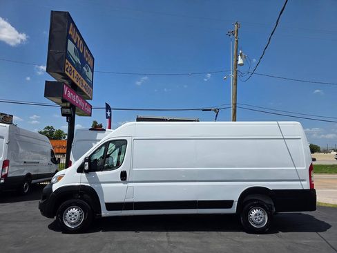 Used 2024 RAM ProMaster 3500 w/ Premium Convenience Group FWD image 4
