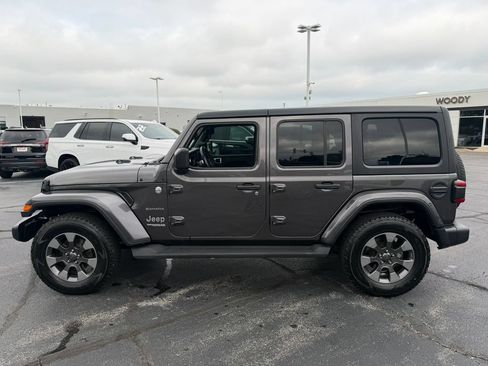 Used 2018 Jeep Wrangler Unlimited Sahara w/ Dual Top Group AWD/4WD image 4