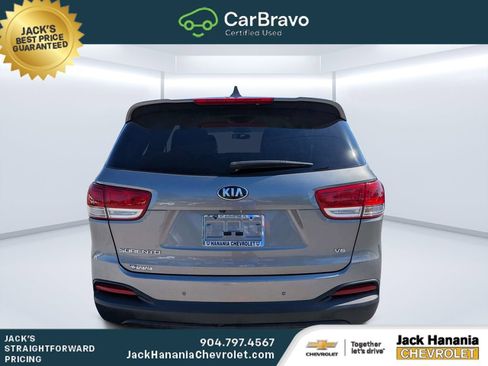 Used 2016 Kia Sorento LX w/ LX Convenience Package FWD image 4