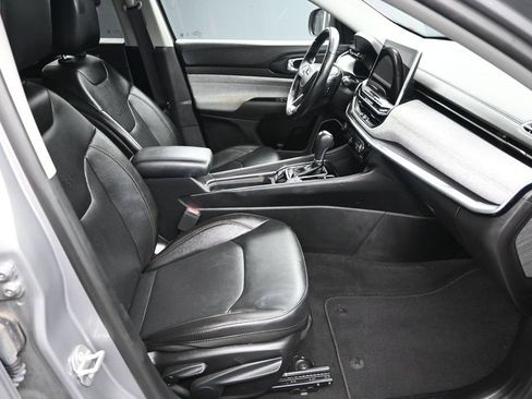 Used 2022 Jeep Compass Latitude AWD/4WD image 35
