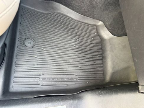 Used 2020 Ford Explorer Limited image 41