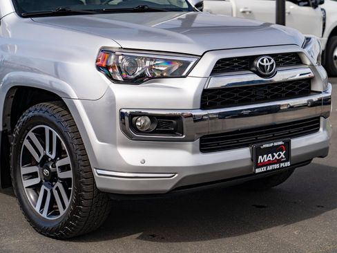 Used 2019 Toyota 4Runner SR5 AWD/4WD image 7