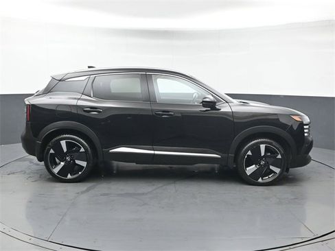 Used 2025 Nissan Kicks SR image 6