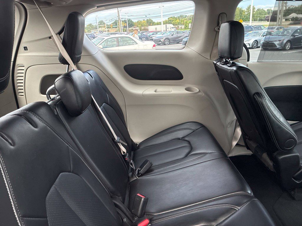 Used 2024 Chrysler Pacifica Touring-L FWD image 26