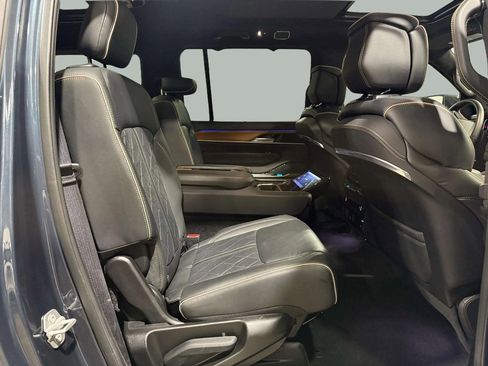 Used 2024 Jeep Grand Wagoneer L Series III image 30