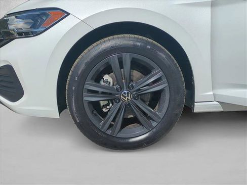 Used 2023 Volkswagen Jetta SE image 27