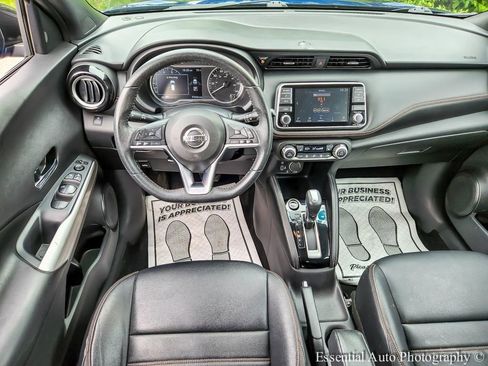 Used 2019 Nissan Kicks SR w/ SR Premium Package FWD image 12