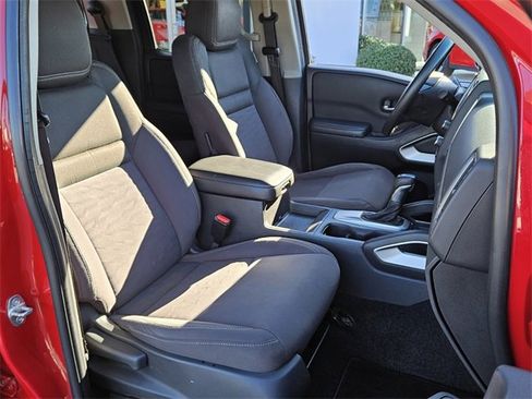 Used 2022 Nissan Frontier SV image 16
