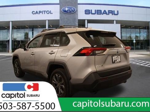 Used 2022 Toyota RAV4 XLE Premium AWD/4WD image 5