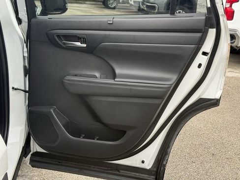 Used 2022 Toyota Highlander XSE FWD image 37