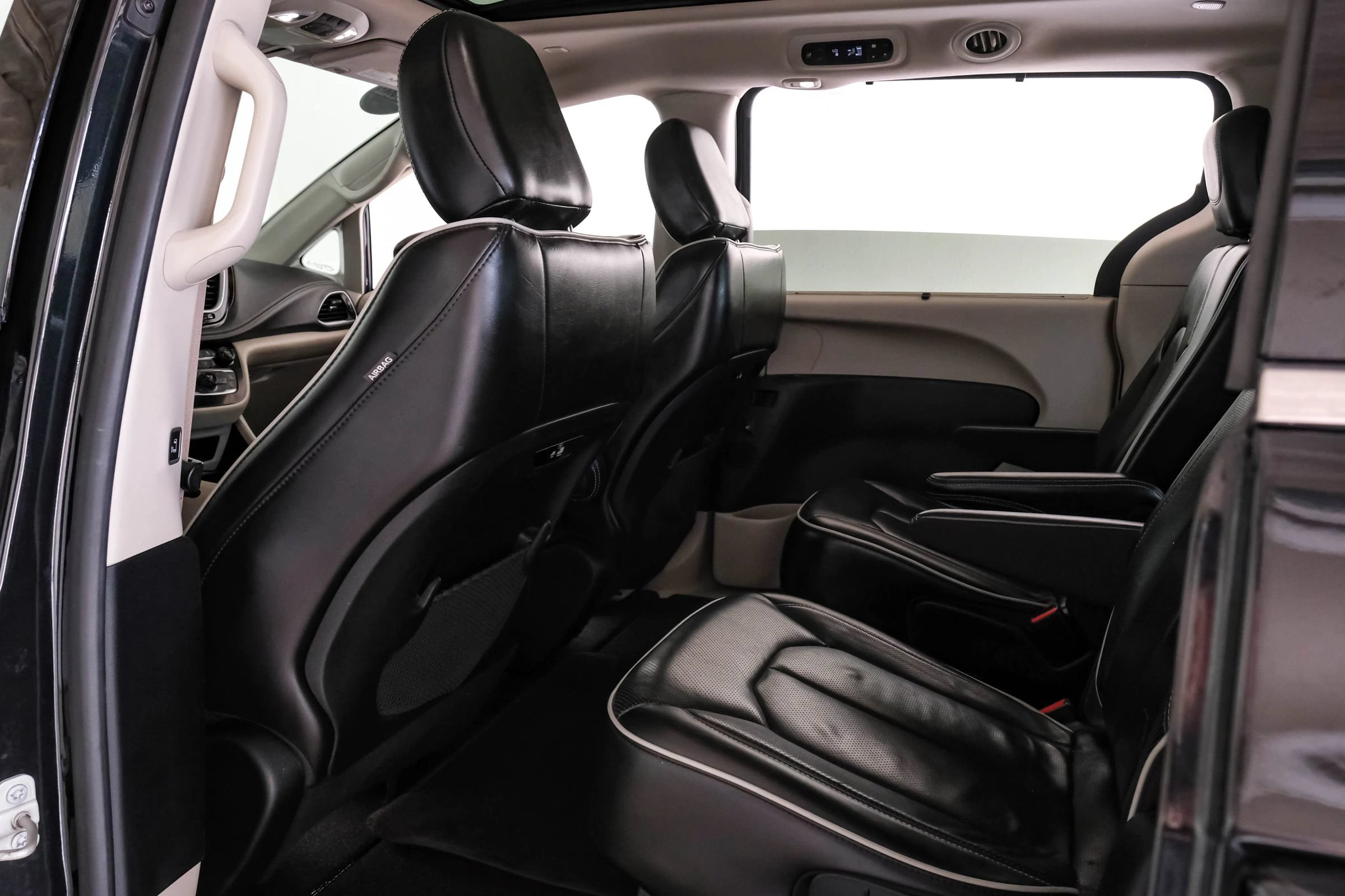 Used 2022 Chrysler Pacifica Limited FWD image 29