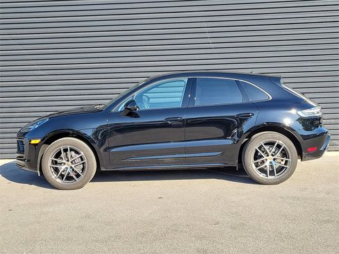 Certified 2024 Porsche Macan image 2