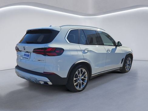 Used 2025 BMW X5 xDrive50e w/ Premium Package image 4
