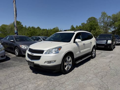Used 2011 Chevrolet Traverse LT w/ All-Star Package FWD image 2